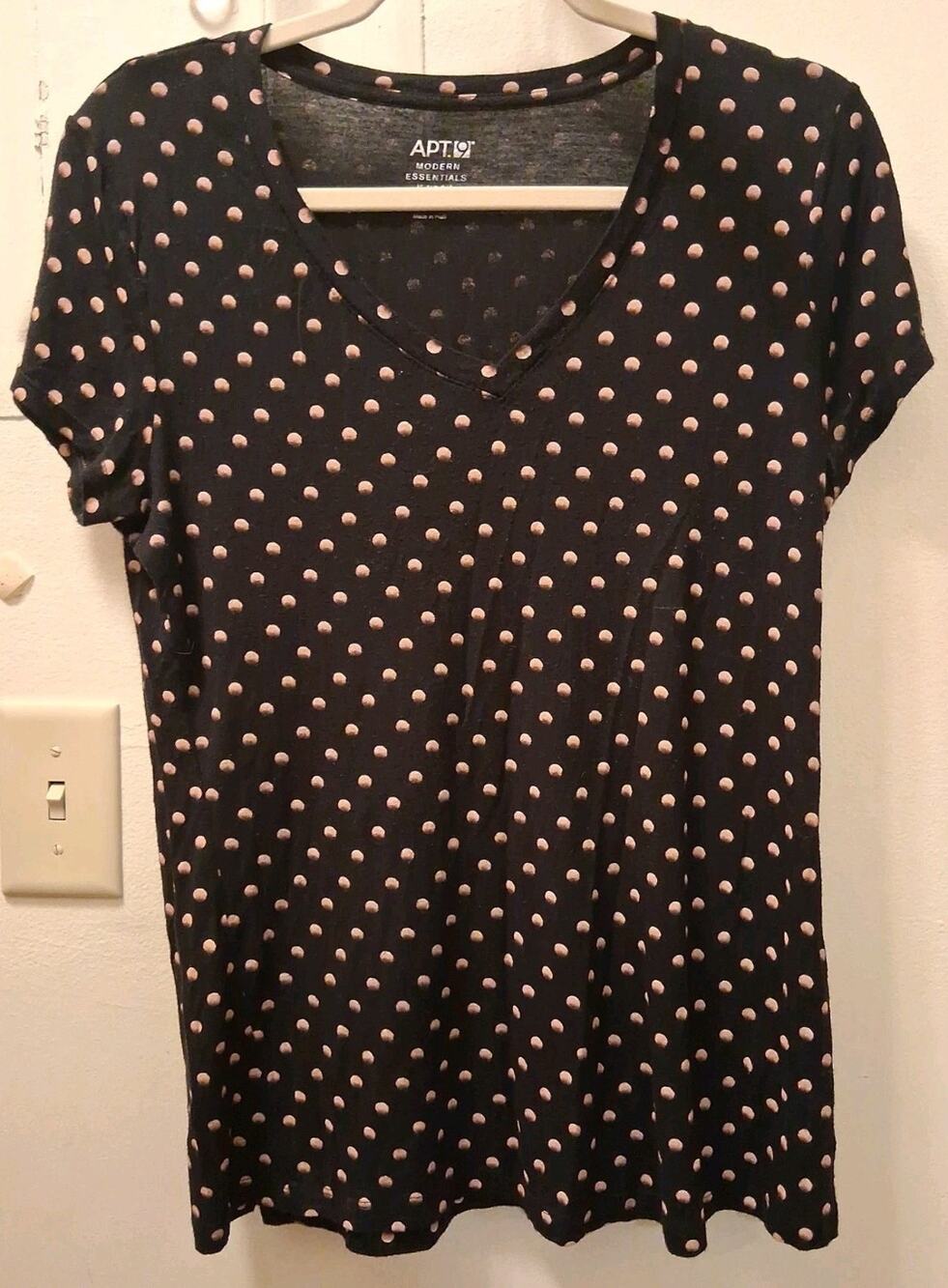 Apt 9 Women's Circular Pattern Short Sleeve V-Neck - Size M